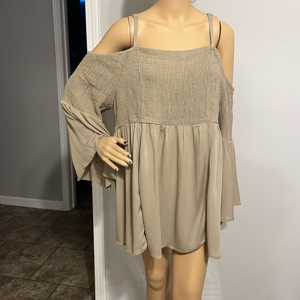 Torrid NWT Slate Green Crinkle GlazeTop Size 3